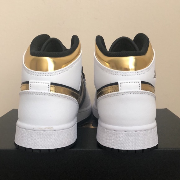 🖤💛NIKE AIR JORDAN 1 MID GS SNEAKERS💛🖤 - Picture 8 of 11